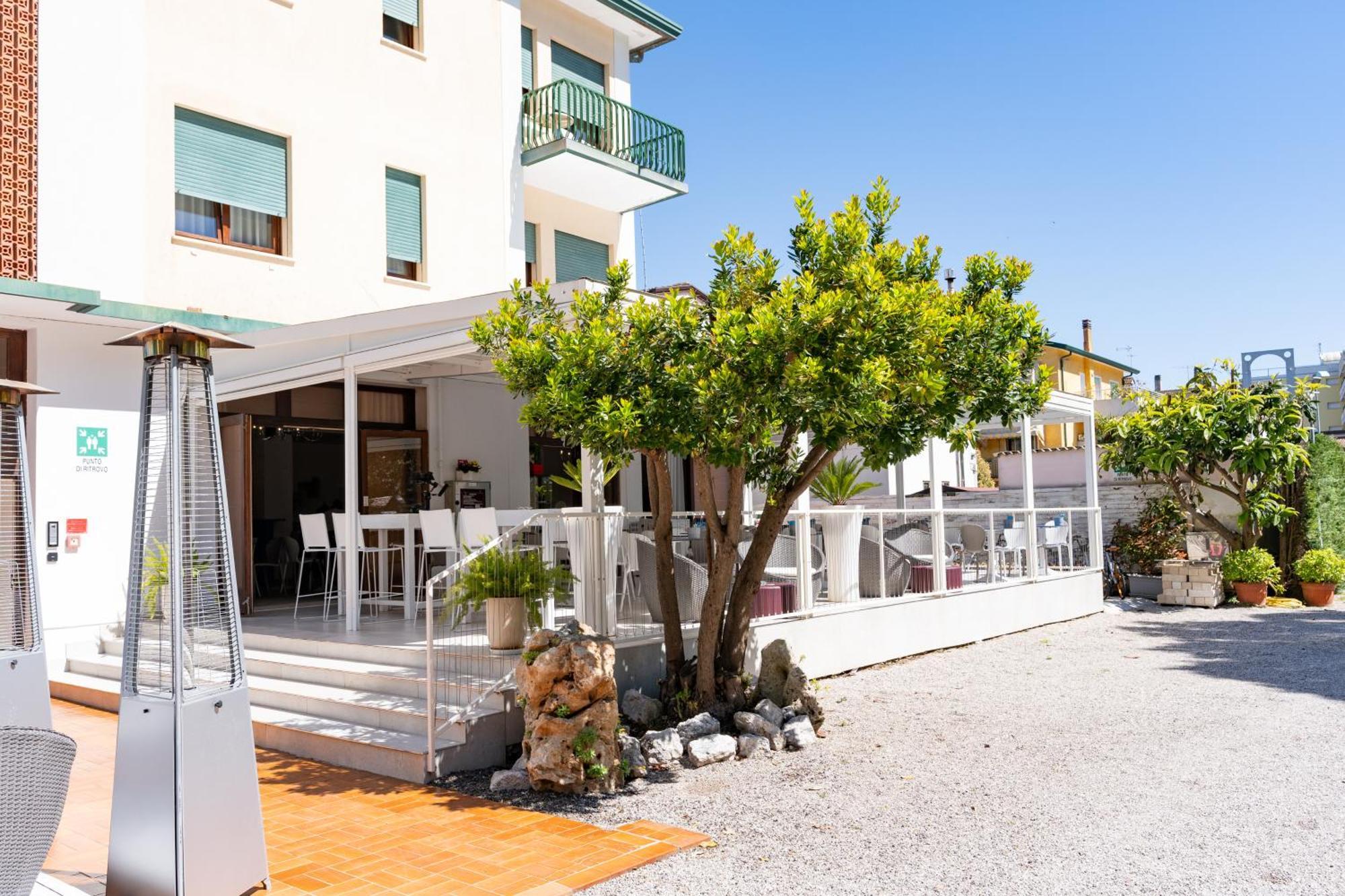 Hotel Regina Caorle Exterior foto